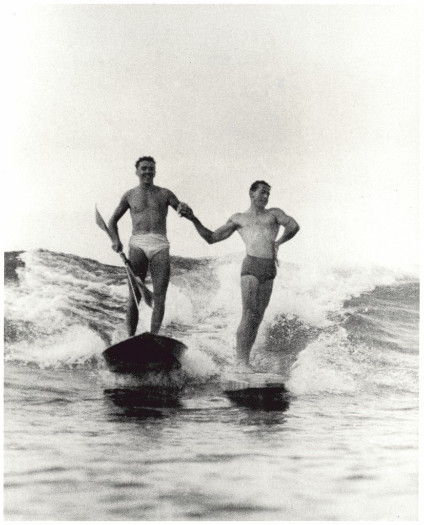 Synchronised_surfing,Manly_beach,_New_South_Wales,_1938-46_(6519242455).jpg